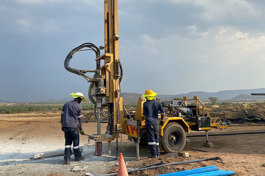 Water storage tank installation for borehole system