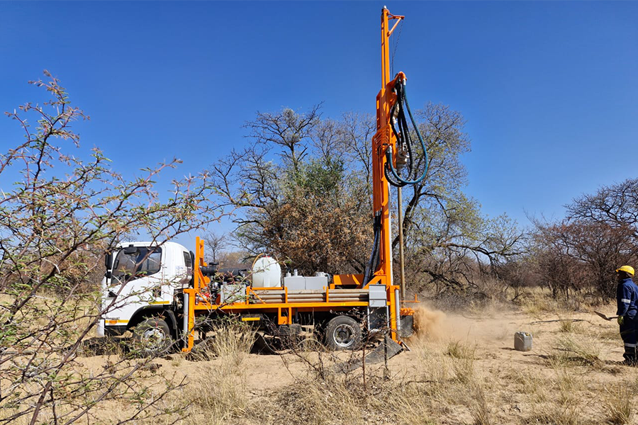 Water storage tank installation for borehole system