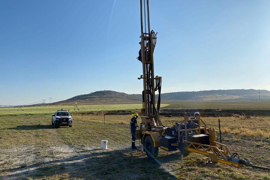 Water storage tank installation for borehole system