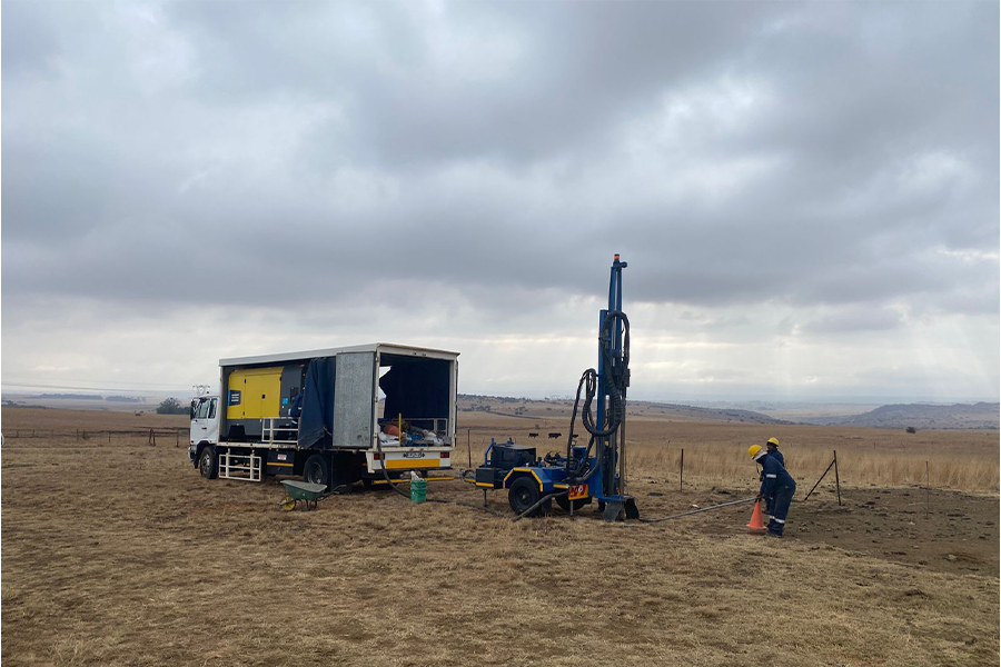 Water storage tank installation for borehole system